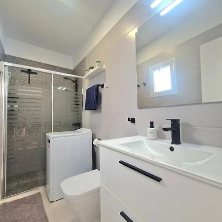 Comfortable In Shared Close To The Airport-sea San Isidro (Tenerife)